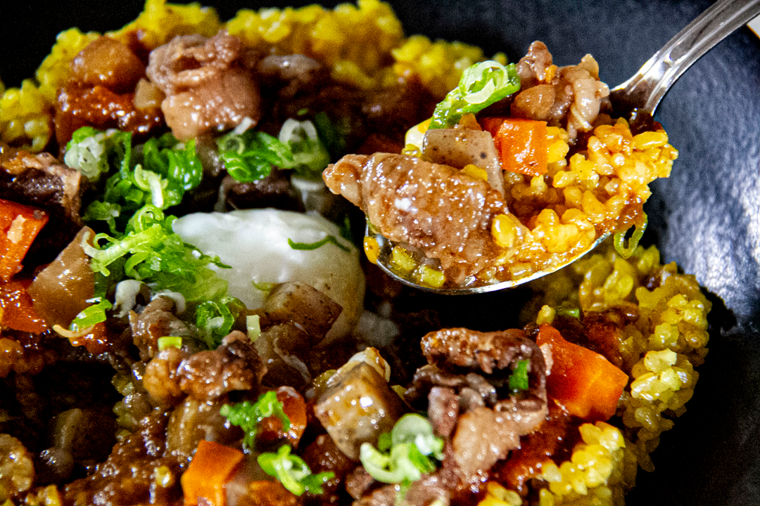 牛すじカレー丼 【温玉乗せ】